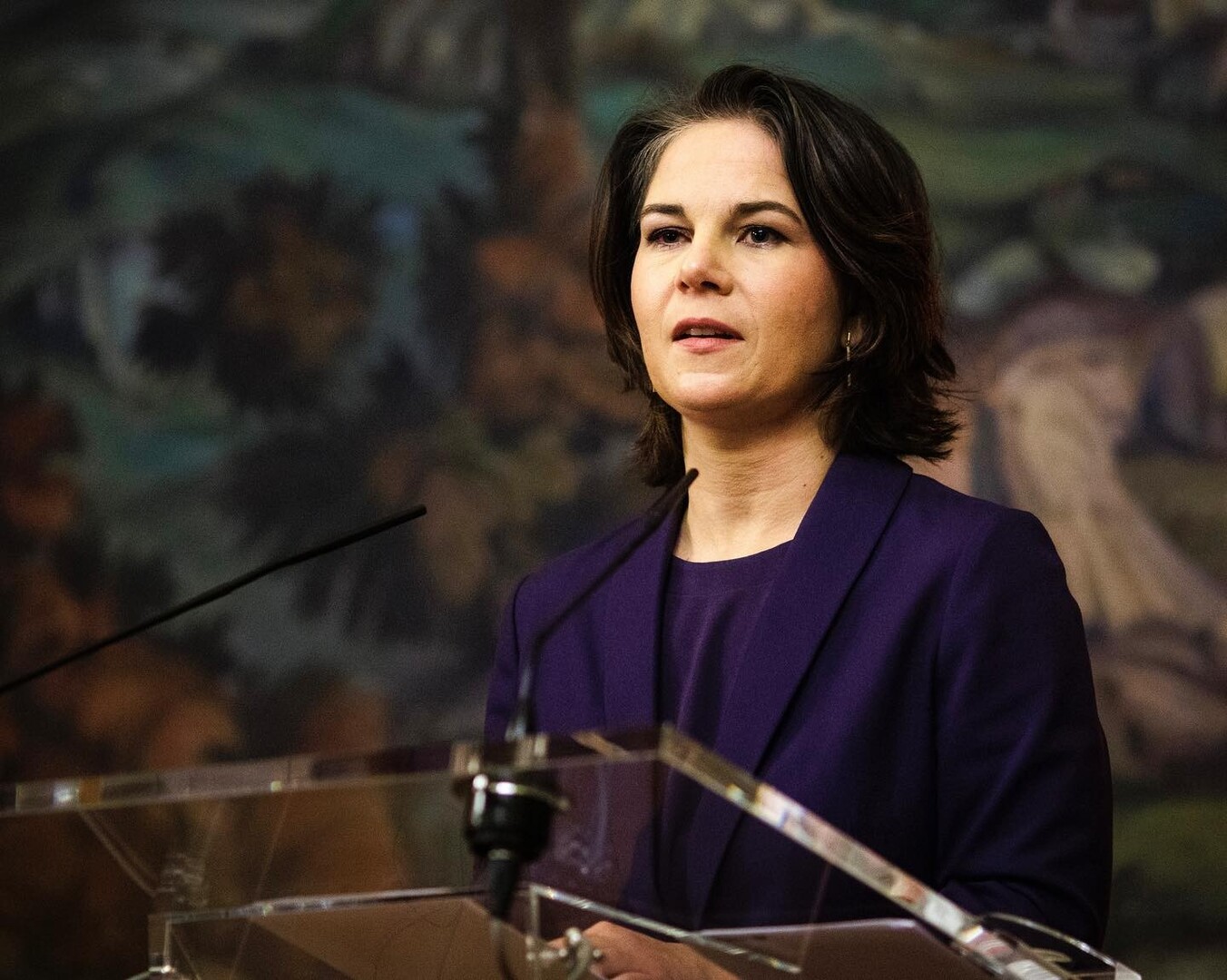 Baerbock: Protjerujemo "značajan broj" ruskih diplomata - slika 1